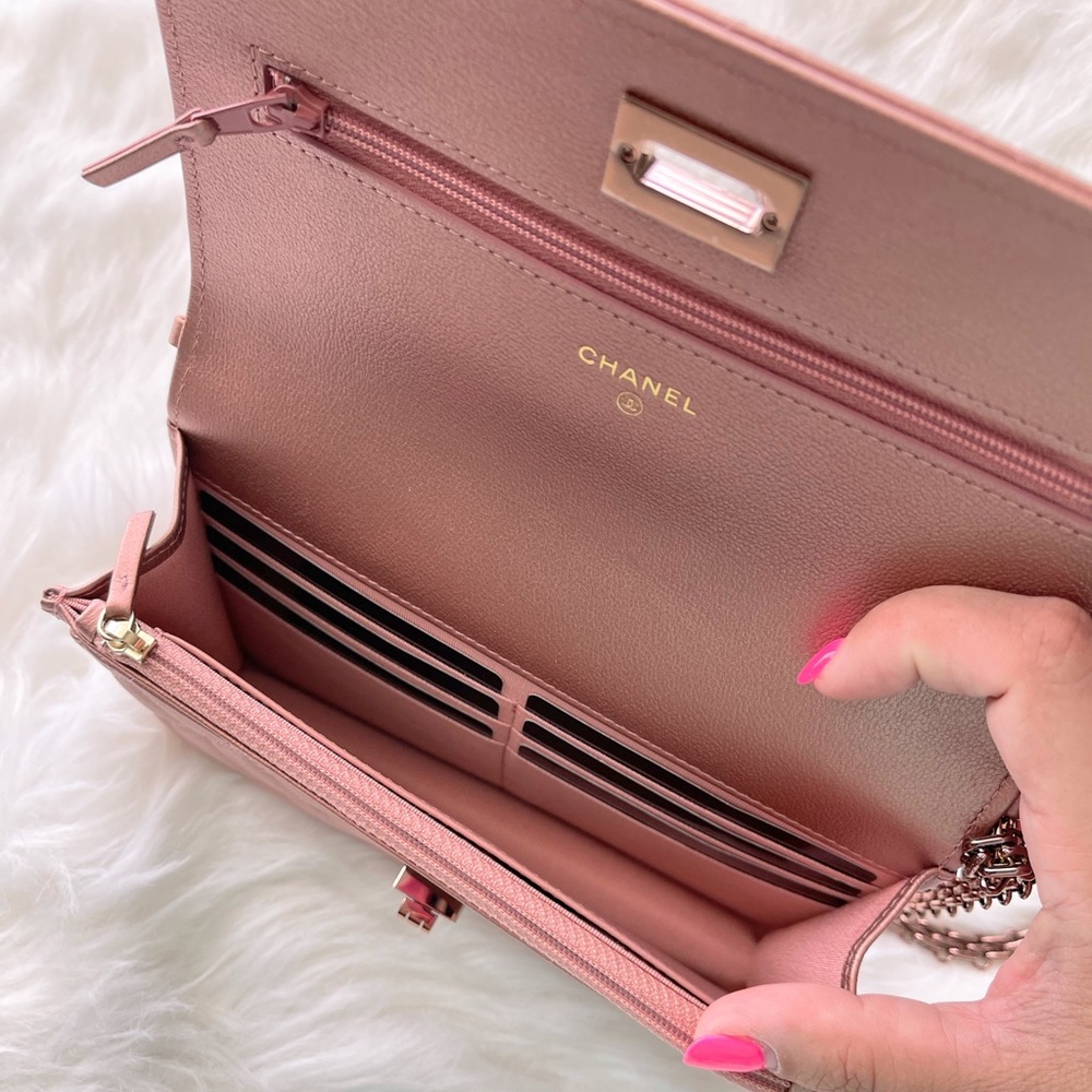 Chanel | 21A Metallic Rose Gold Wallet on Chain - Picture 6 of 7